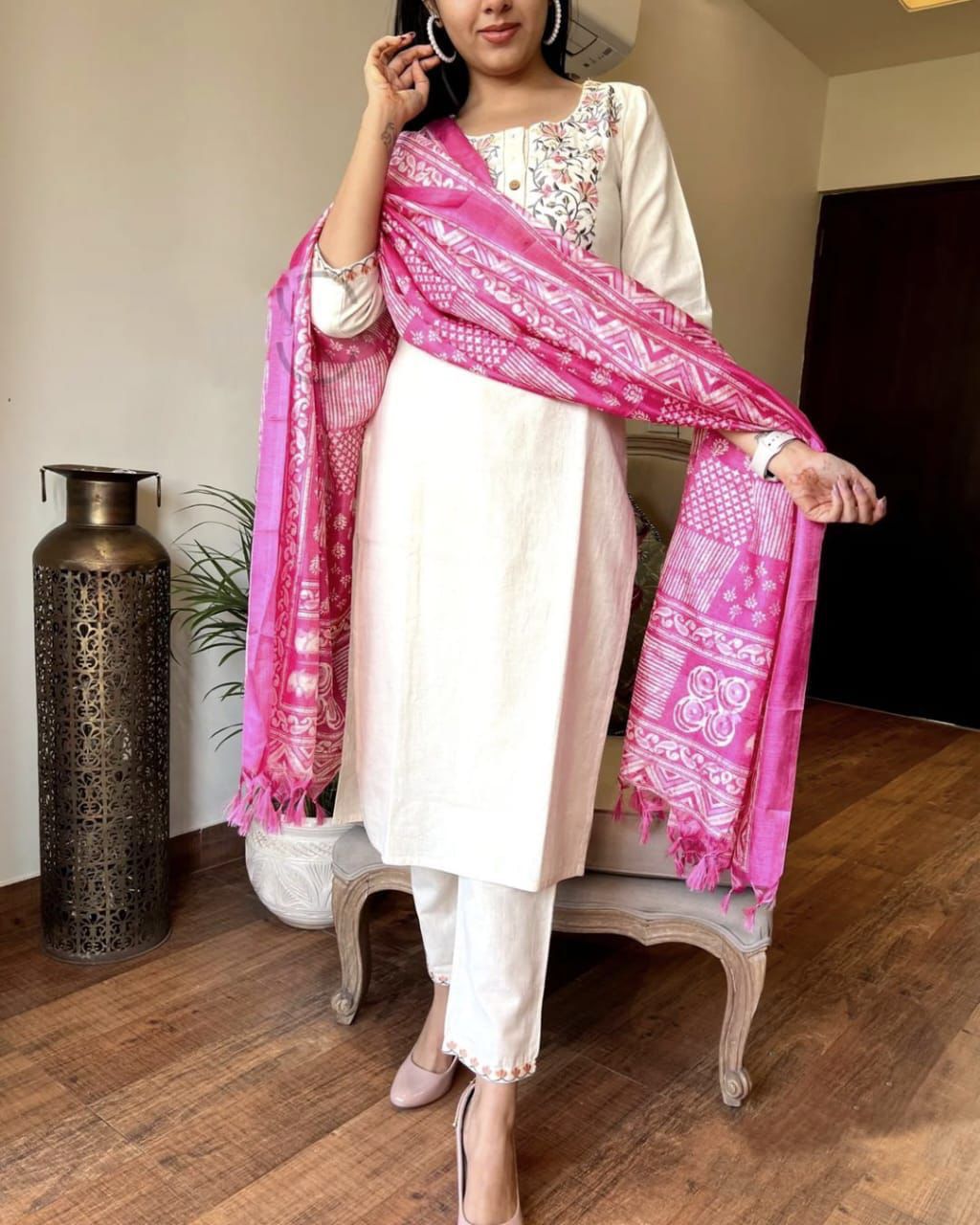 Elegant Off-White Cotton Kurta Set with Pink Bandhani Dupatta